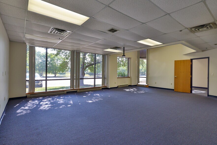 More Photos Of 1525 Valley Center Pky, Bethlehem Unknown For Lease