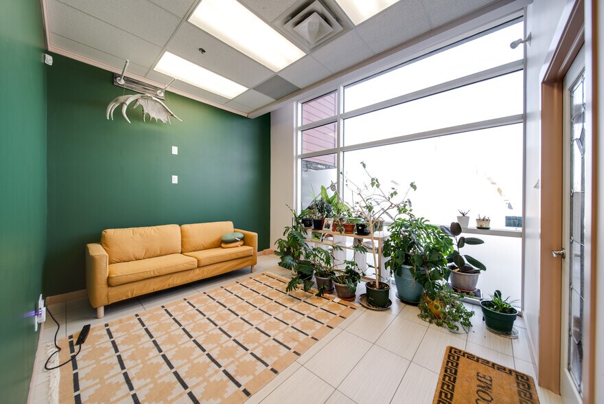 More Photos Of 16620 71 St NW, Edmonton Storefront For Sale