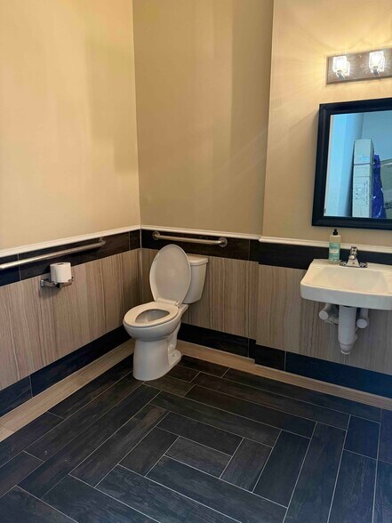 More Photos Of 5150 Buford Hwy NE, Doraville Unknown For Lease