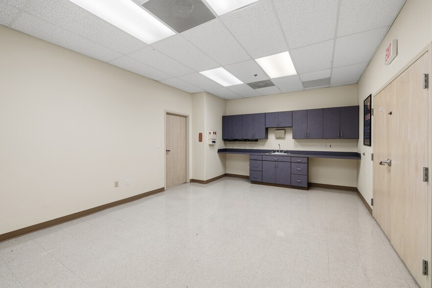 More Photos Of 2101 S Cynthia St, McAllen Medical For Sale