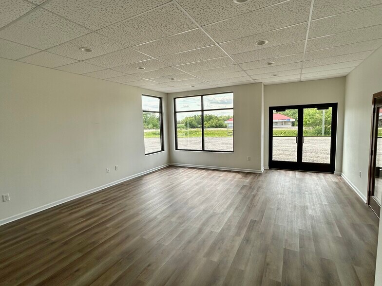 More Photos Of 4160 S Oakwood Ave, Geneseo Office For Sale