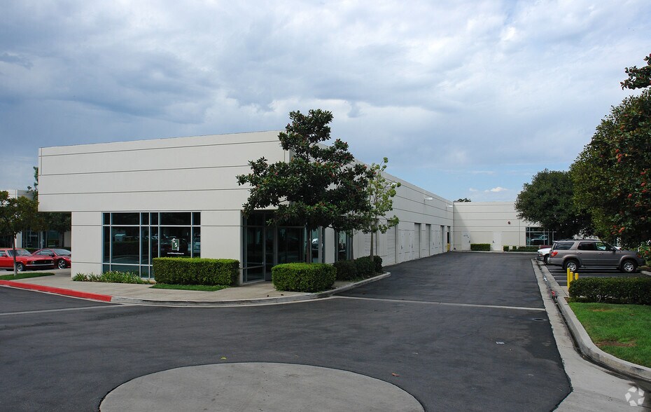 More Photos Of 192 Technology Dr, Irvine Light Distribution For Lease