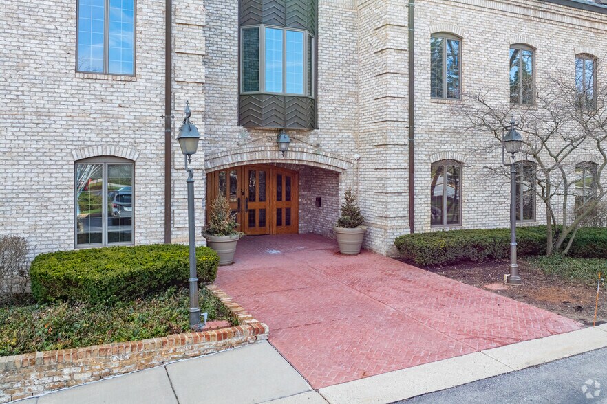 More Photos Of 500 Elm Grove Rd, Elm Grove Office For Lease