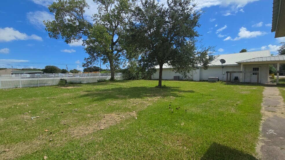 More Photos Of 3315 Fm 523 Rd, Oyster Creek Shelter For Sale