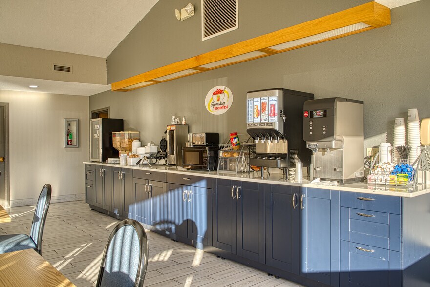 More Photos Of 800 Mammoth St, Hot Springs Hotel For Sale