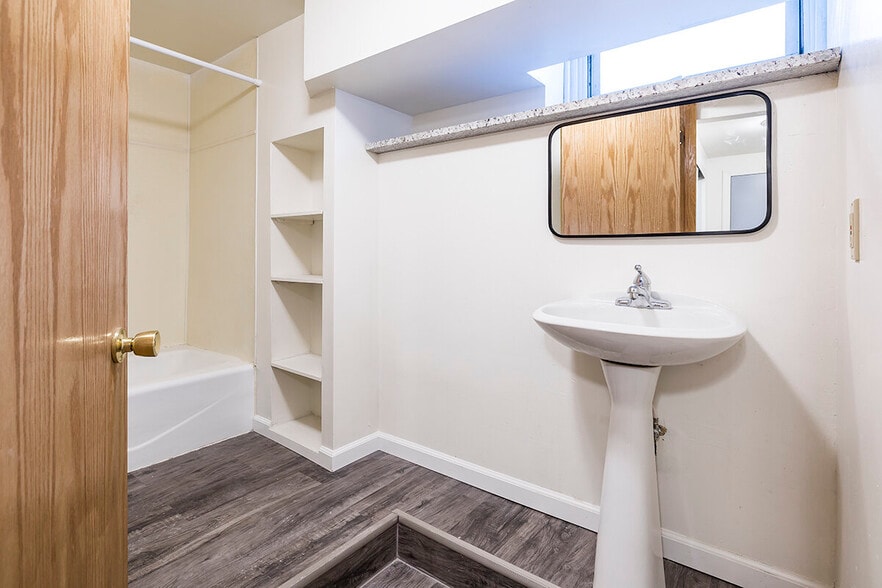 More Photos Of 1619 Hubbard Ave, Saint Paul Apartments For Sale