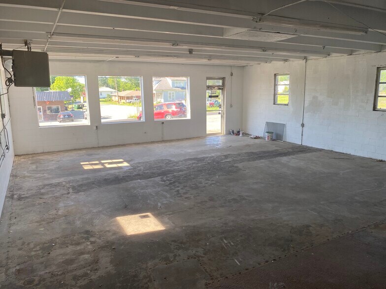 More Photos Of 106 Crutcher St, Vine Grove Freestanding For Sale