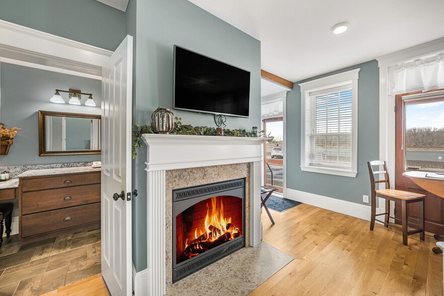 More Photos Of 208-210 Wharf St, Hermann Hospitality For Sale