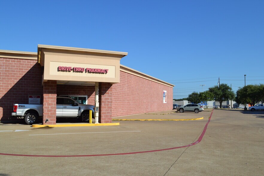More Photos Of 1231 W Main St, Gun Barrel City Drugstore For Sale