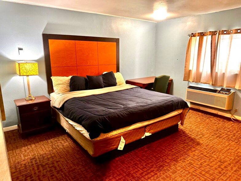 More Photos Of 22980 141st Dr, Bouton Hotel For Sale