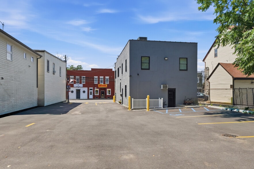 More Photos Of 272 Broadway, Bethpage General Retail For Sale