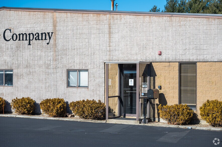 More Photos Of 9 Gallen Rd, Kingston Industrial For Lease