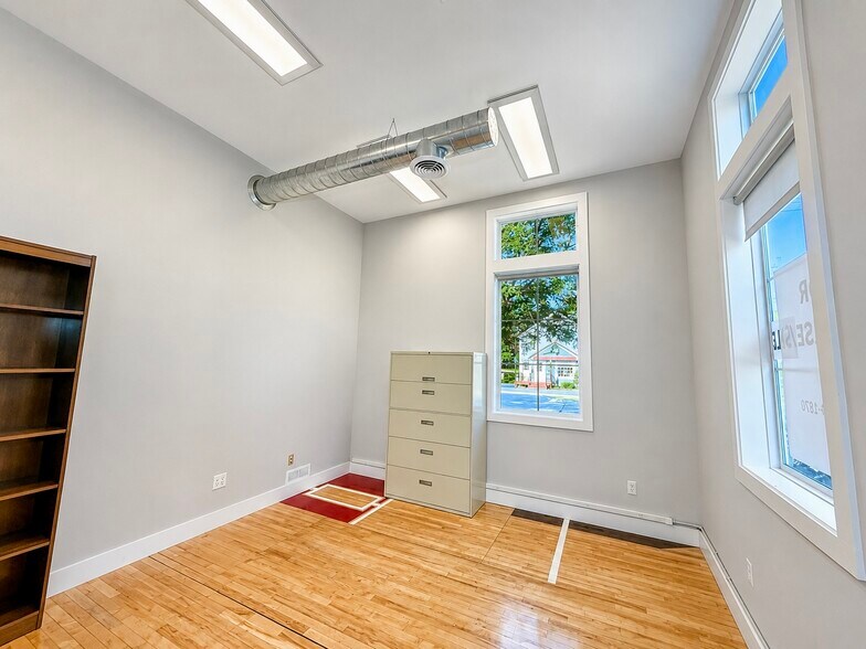 More Photos Of 210 Brooklea Dr, Fayetteville Freestanding For Sale