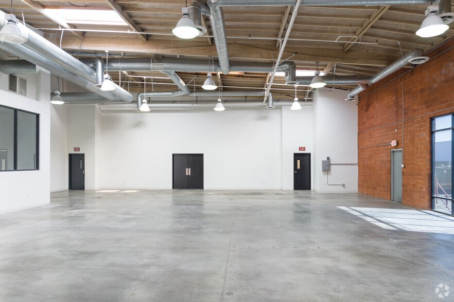 More Photos Of 151-153 W Rosecrans Ave, Gardena Warehouse For Lease