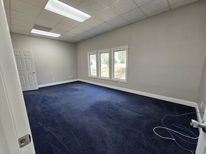More Photos Of 913 Gulf Breeze Pky, Gulf Breeze Storefront Retail Office For Sale