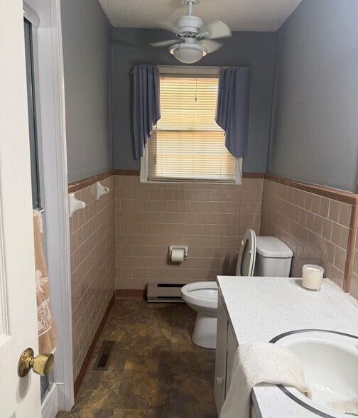 More Photos Of 1204 E Main St, Duncan Office For Sale