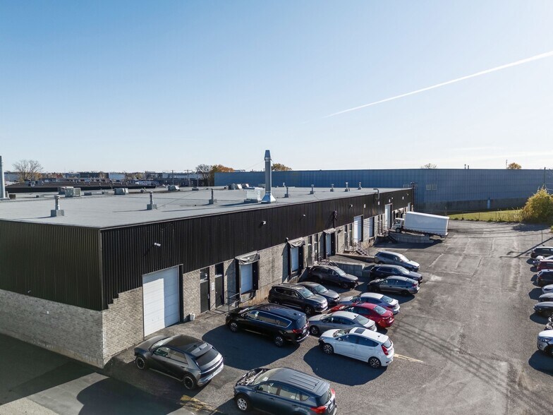 More Photos Of 667 Giffard, Longueuil Flex For Lease