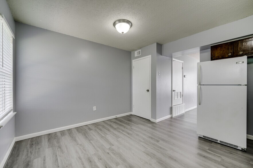 More Photos Of 1906 W Matthews Ave, Jonesboro Apartments For Sale