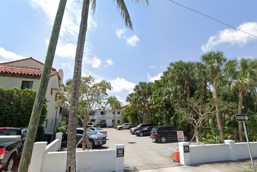 More Photos Of 217 Peruvian Ave, Palm Beach General Retail For Lease