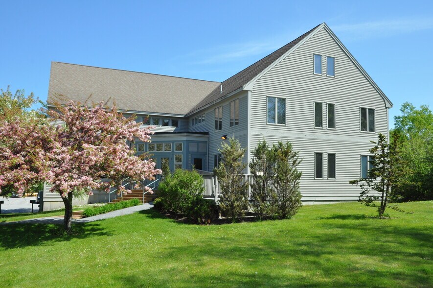 More Photos Of 174 S Freeport Rd, Freeport Unknown For Lease