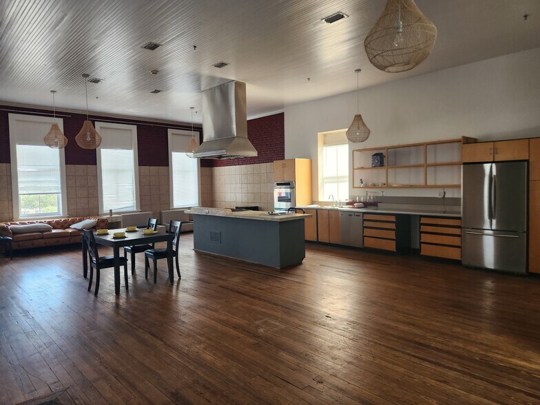 More Photos Of 1423-1425 Newcastle St, Brunswick Storefront For Sale