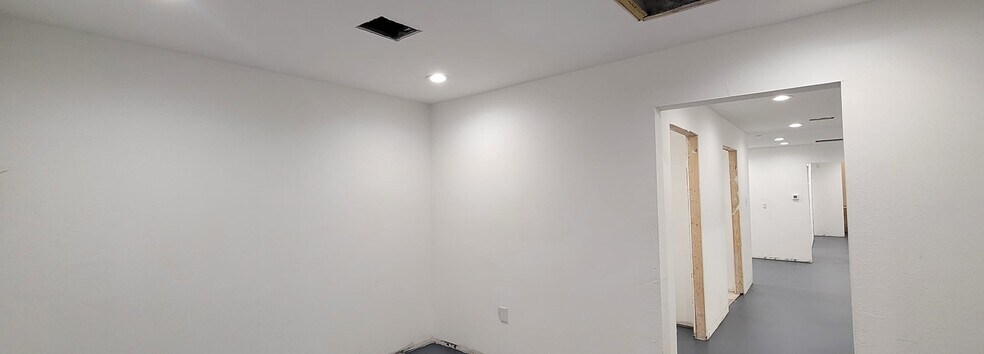 More Photos Of 4749 E Ben White Blvd, Austin Distribution For Lease