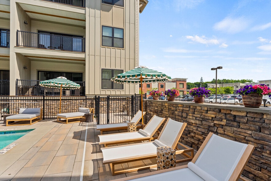 More Photos Of 77A Excelsior Ave, Saratoga Springs Apartments For Lease