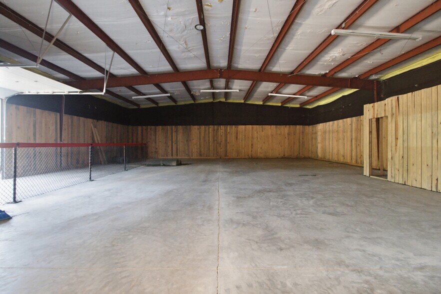 More Photos Of 1398 S Valley Rd, West Plains General Retail For Sale