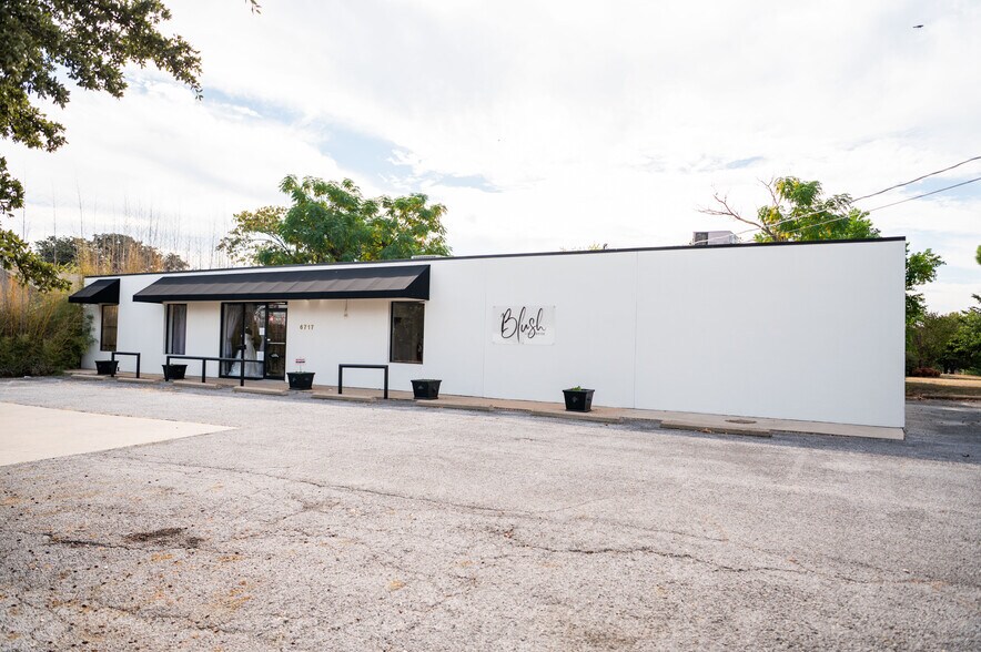 Primary Photo Of 6717 Calmont Ave, Fort Worth General Retail For Lease