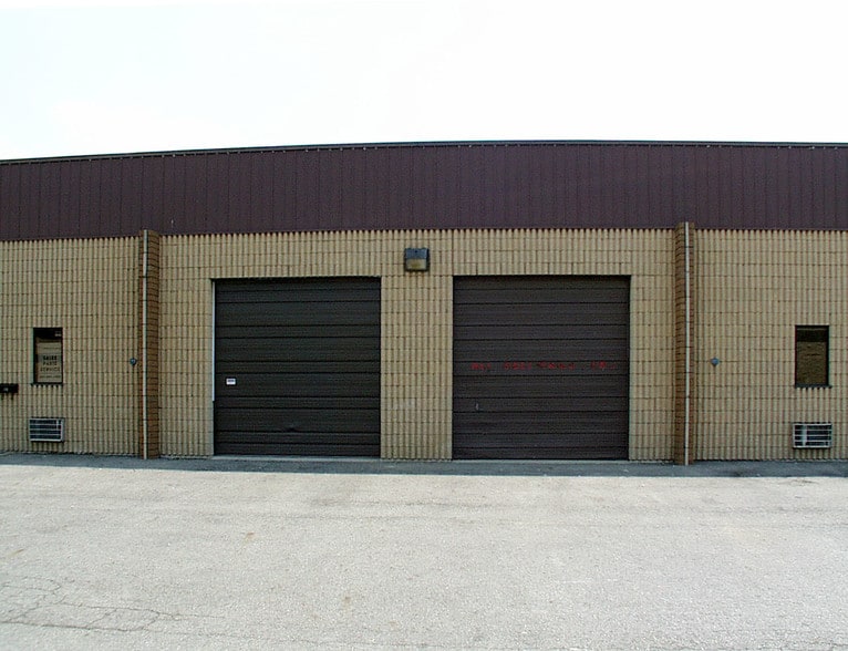 More Photos Of 2800-2826 Banwick Rd, Columbus Light Distribution For Lease