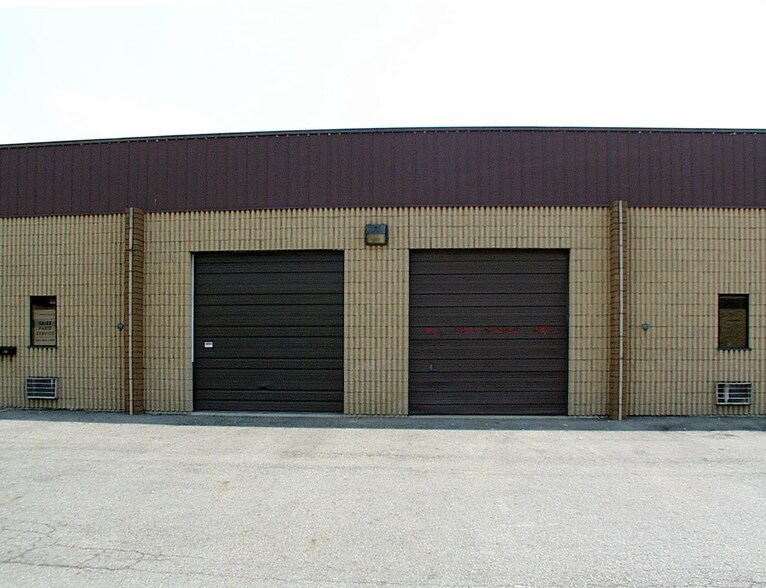 More Photos Of 2800-2826 Banwick Rd, Columbus Light Distribution For Lease