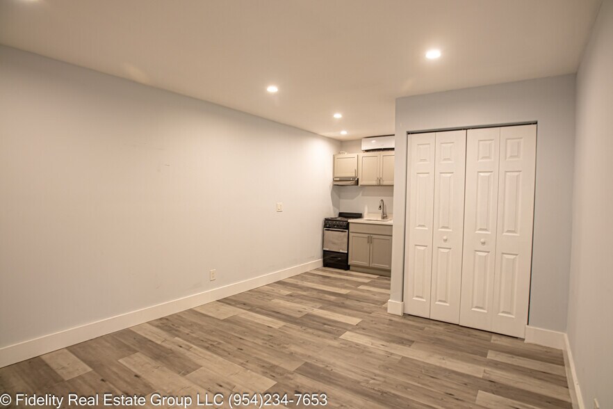 More Photos Of 2432 Sherman St, Hollywood Apartments For Sale