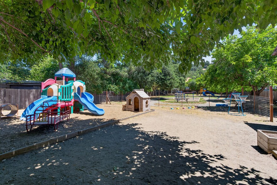 More Photos Of 530 N Cloverdale Blvd, Cloverdale Specialty For Sale
