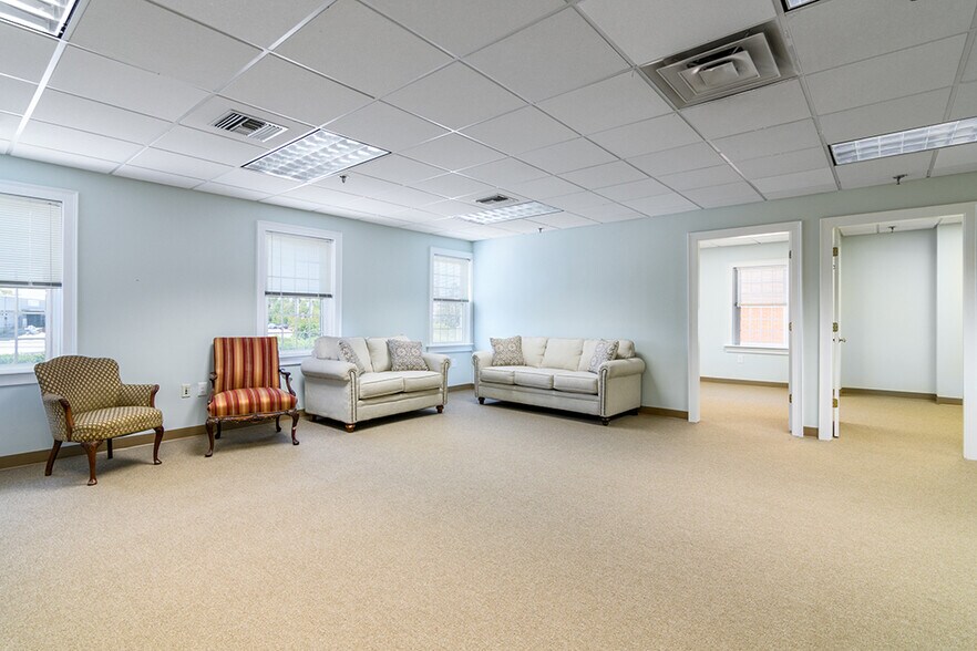 More Photos Of 400 Massasoit Ave, East Providence Medical For Sale