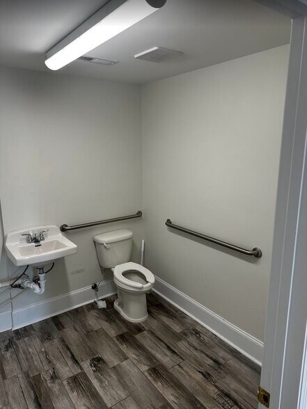 More Photos Of 117 Longwood Dr SE, Huntsville Storefront Retail Office For Lease