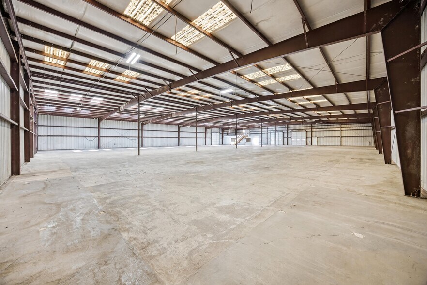 More Photos Of 10631 Joseph Clayton Dr, Austin Warehouse For Lease