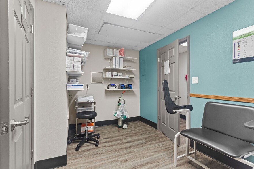 More Photos Of 413 W Robertson St, Brandon Office For Sale