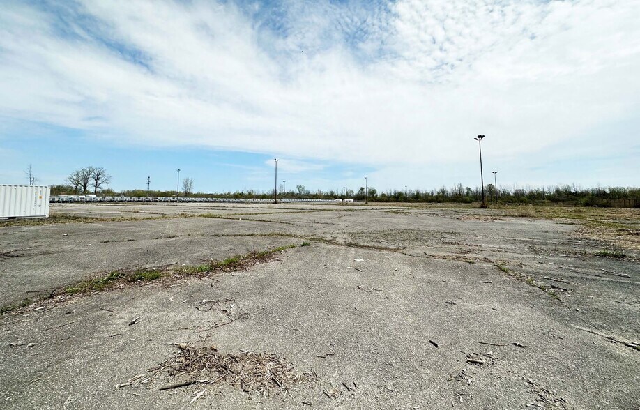 More Photos Of 900 Helena St, Fort Erie Land For Lease