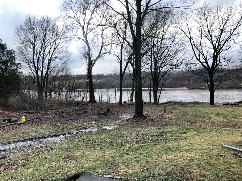 More Photos Of 47 Thornton Ave, Cincinnati Storefront Retail Residential For Lease