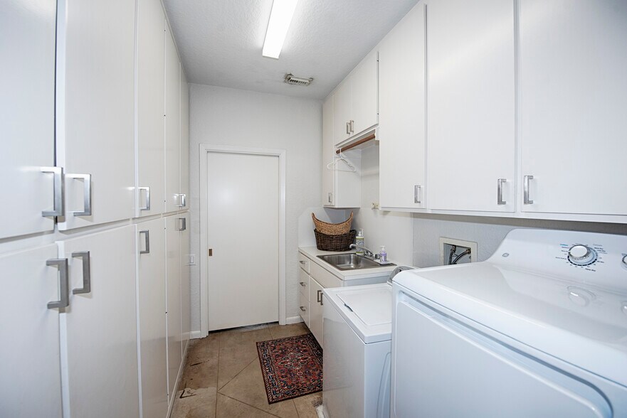 More Photos Of 3821 Nasa Pky, El Lago Lodge Meeting Hall For Sale