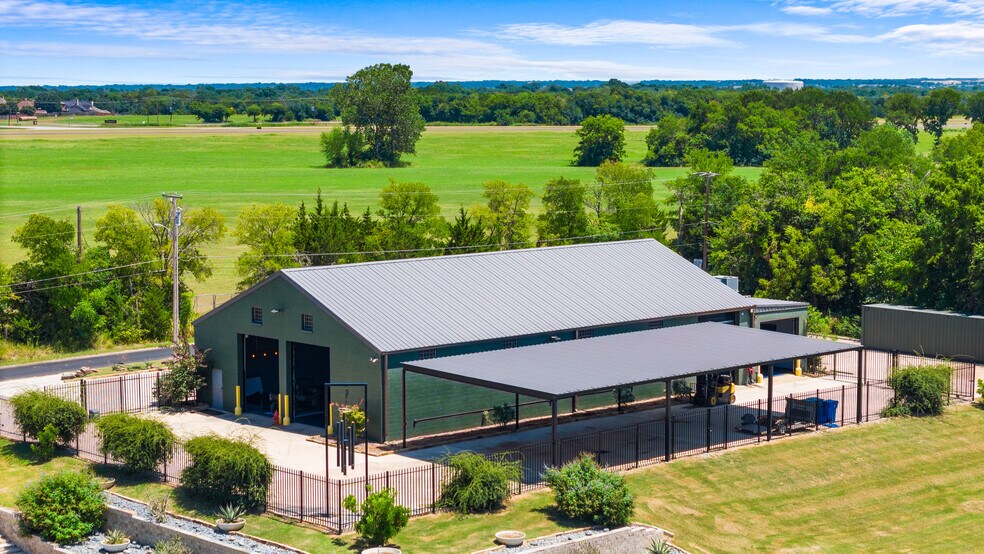 More Photos Of 1400 S Gribble St, Sherman Flex For Sale