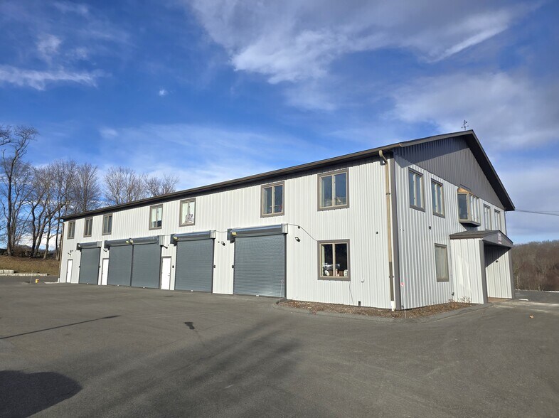 More Photos Of 7 Dunham Dr, New Fairfield Light Manufacturing For Lease
