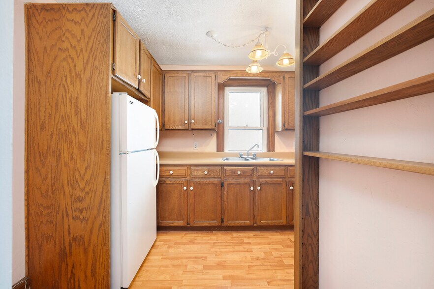 More Photos Of 1451 Ouellette Av, Windsor Office Residential For Sale