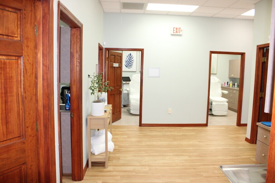 More Photos Of 2831 Alternate 19, Palm Harbor Office For Lease