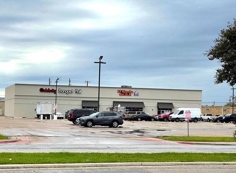 More Photos Of 2900 Walnut Hill Ln, Dallas Unknown For Lease