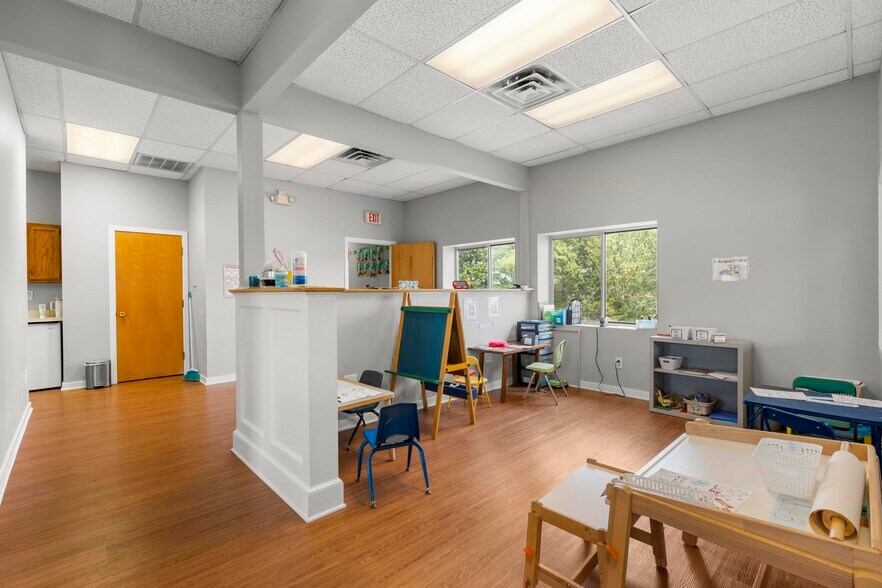 More Photos Of 151 Meadow St, Branford Storefront Retail Office For Lease