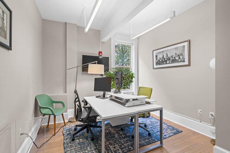 More Photos Of 2008 Hillyer Pl NW, Washington Office Residential For Sale