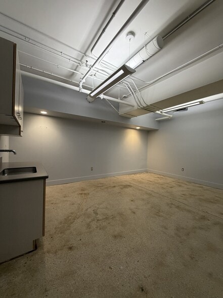 More Photos Of 333 W 7th St, Royal Oak Office For Lease