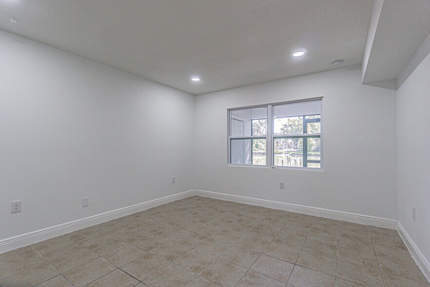 More Photos Of , Largo Unknown For Sale