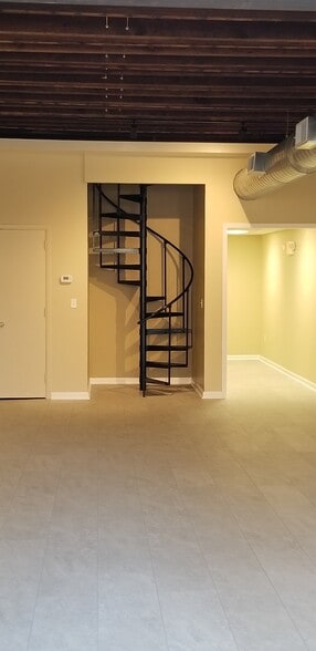 More Photos Of 1088 Russell St, Orangeburg Storefront Retail Office For Lease